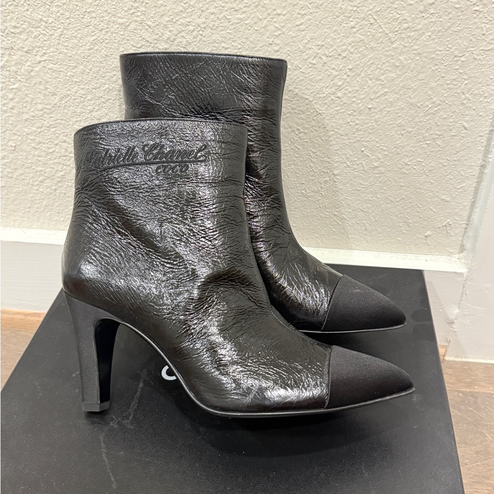 CHANEL BNIB gabrielle chanel wrinkled calfskin heel boots